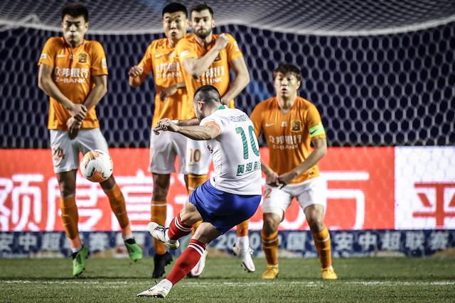 王哲林22+10上海险胜浙江 张帆20分北控胜广州