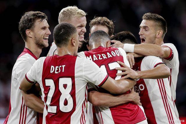 2025日职前瞻：8队换帅+3队重建 潜在黑马众多